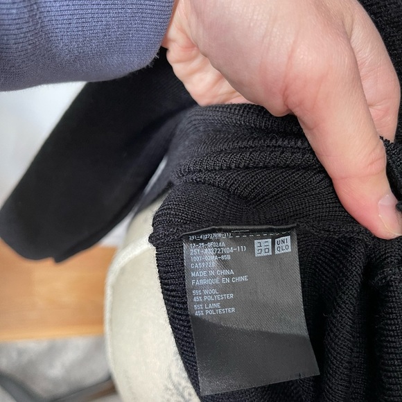 Uniqlo U mock neck knit sweater
Size: XS - Picture 8 of 8